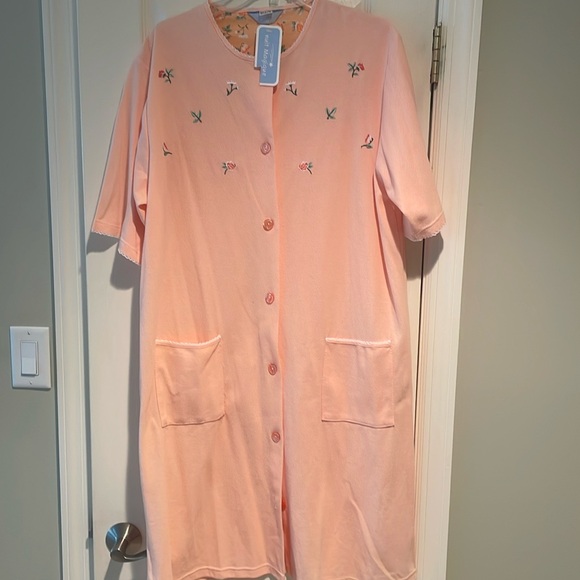 NWT Nuit Magique peach color button down short sleeve robe size L - Picture 1 of 11